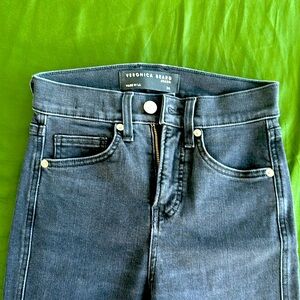 VERONICA BEARD JEANS 24 CARSON ANKLE FLARE HIGH RISE